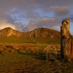 Le moai devant Rano Raraku - ILE DE PAQUES